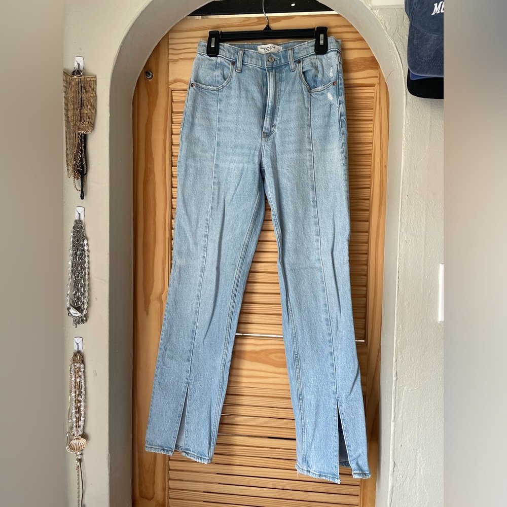 Abercrombie Womens Ultra High Rise 90s Straight Jean Spilt Hem